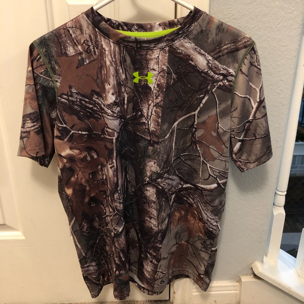 Camo Under Armour “heat gear” shirt